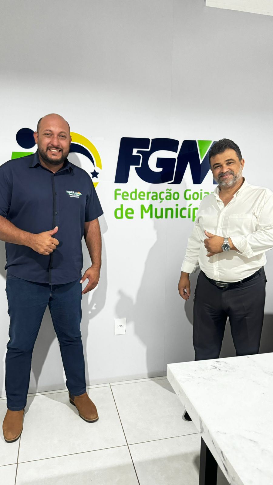 Prefeito de Flores de Goiás visita Federação Goiana de Municípios