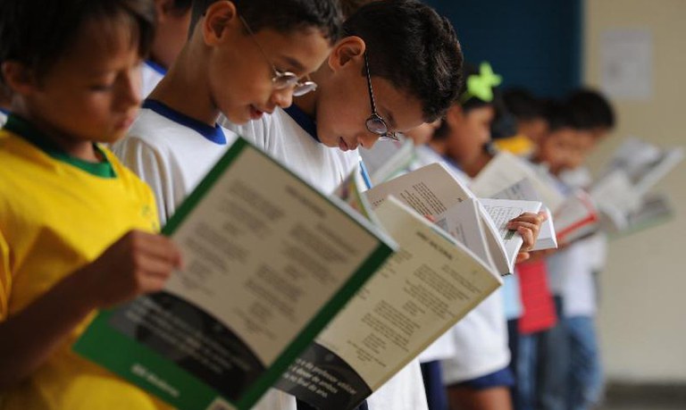 MEC vai ouvir professores sobre o PNLD