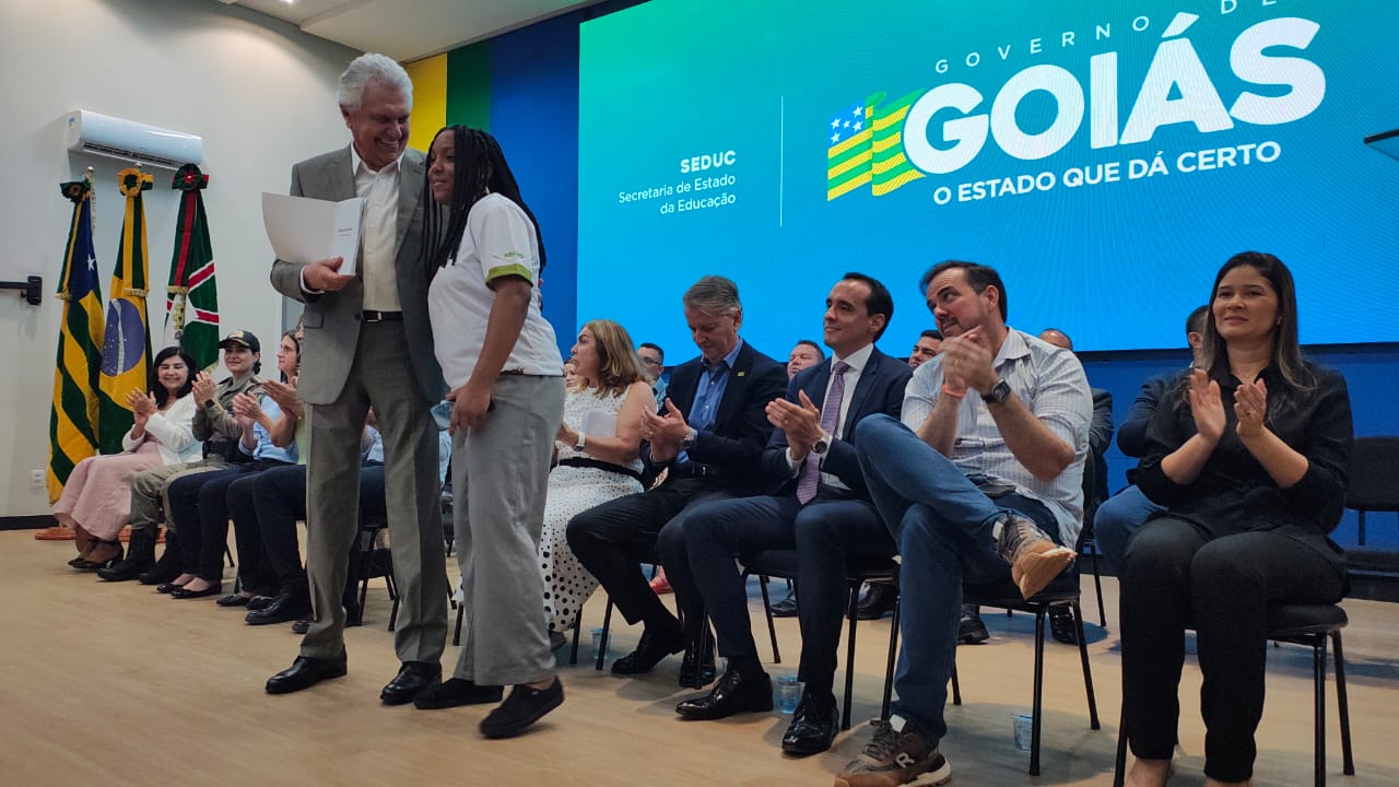 Prefeita de Cristianópolis representa FGM em lançamento de painel educacional da rede estadual